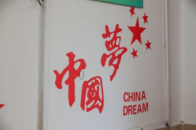 员工觉得工资低，哭闹要辞职。一般领导会安慰吗？游戏画面